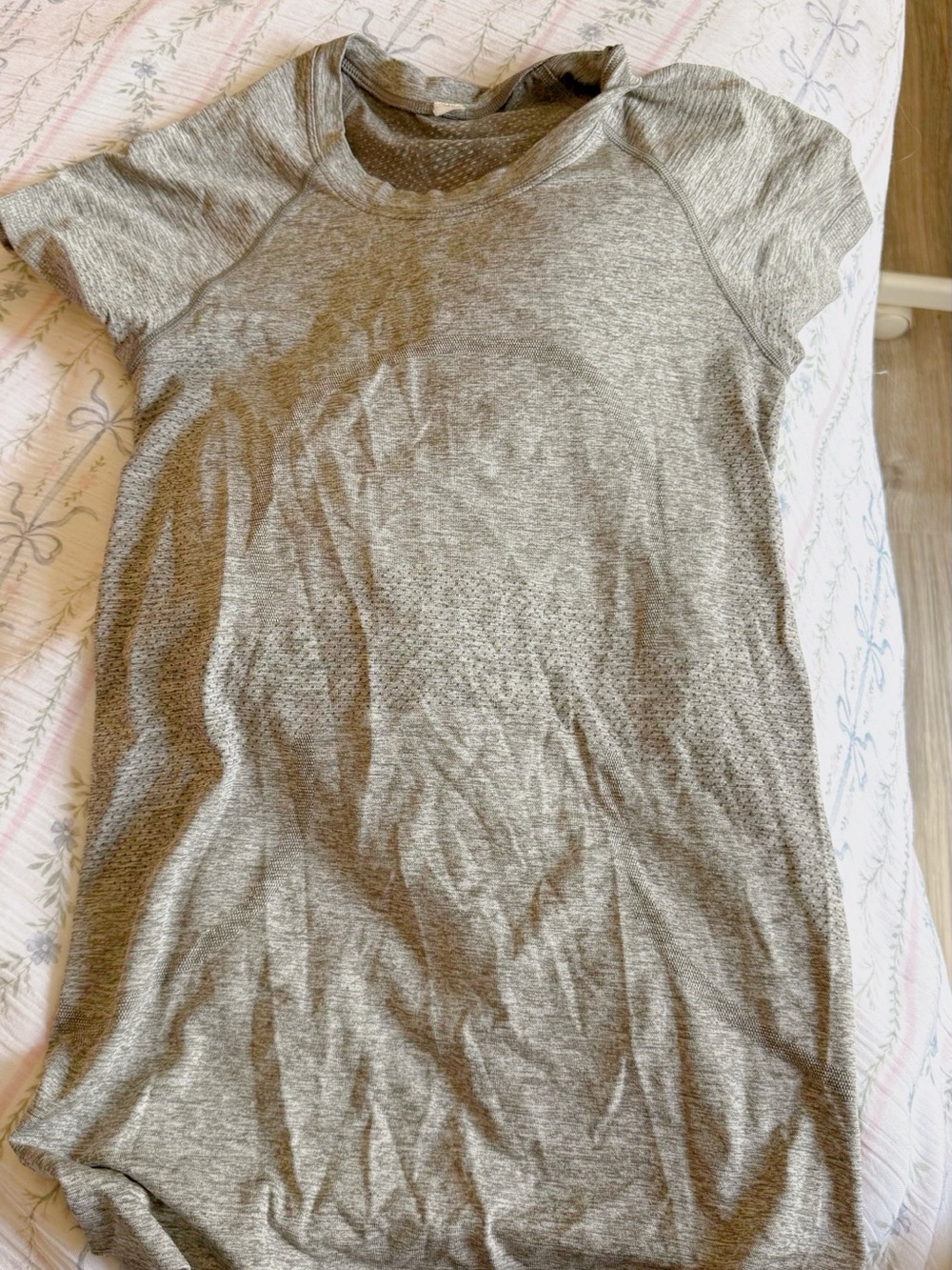 lululemon athletica Light Gray Short Sleeve Performance Tee
